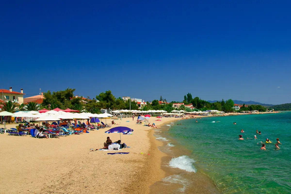 Nikiti, Nikiti, Halkidiki — Peščana, Organizovana, Bič bar