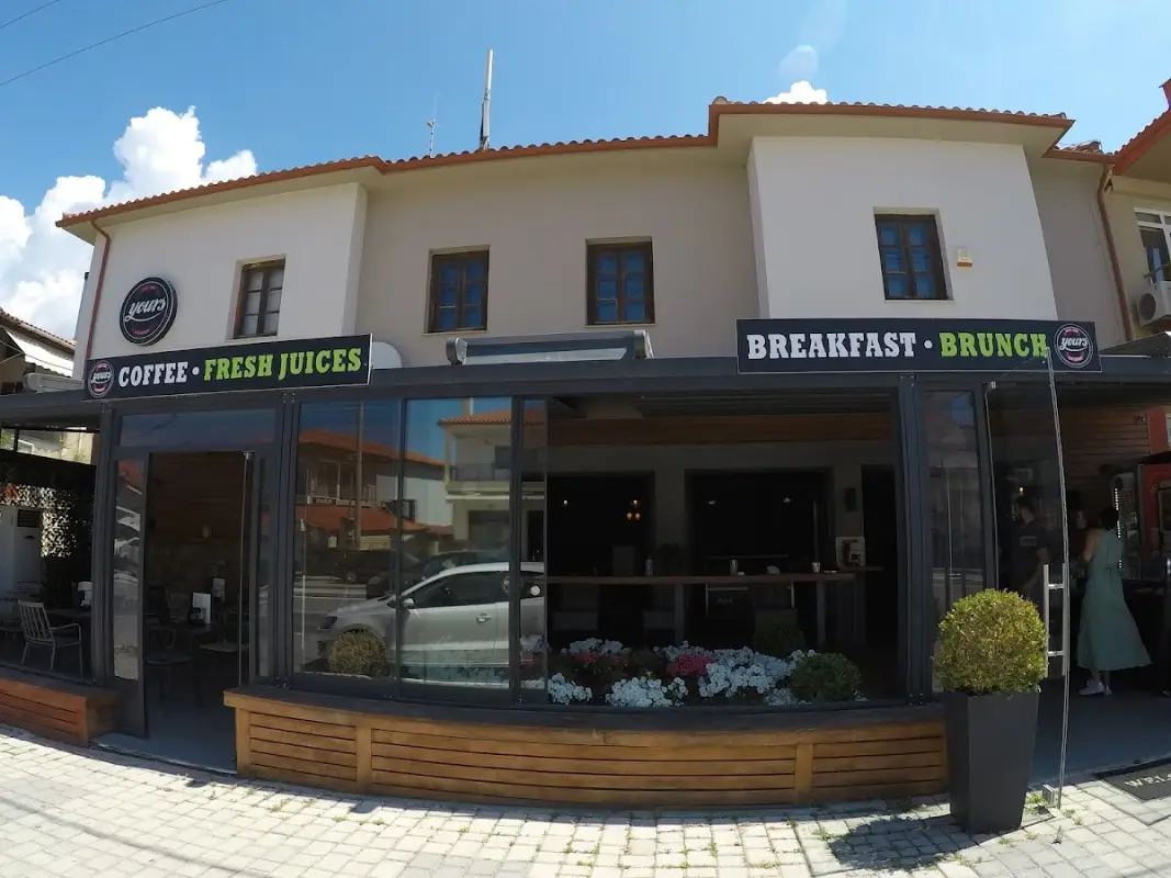 Yours Bar Restaurant, Leof. Sithonias, Nikiti — traditional