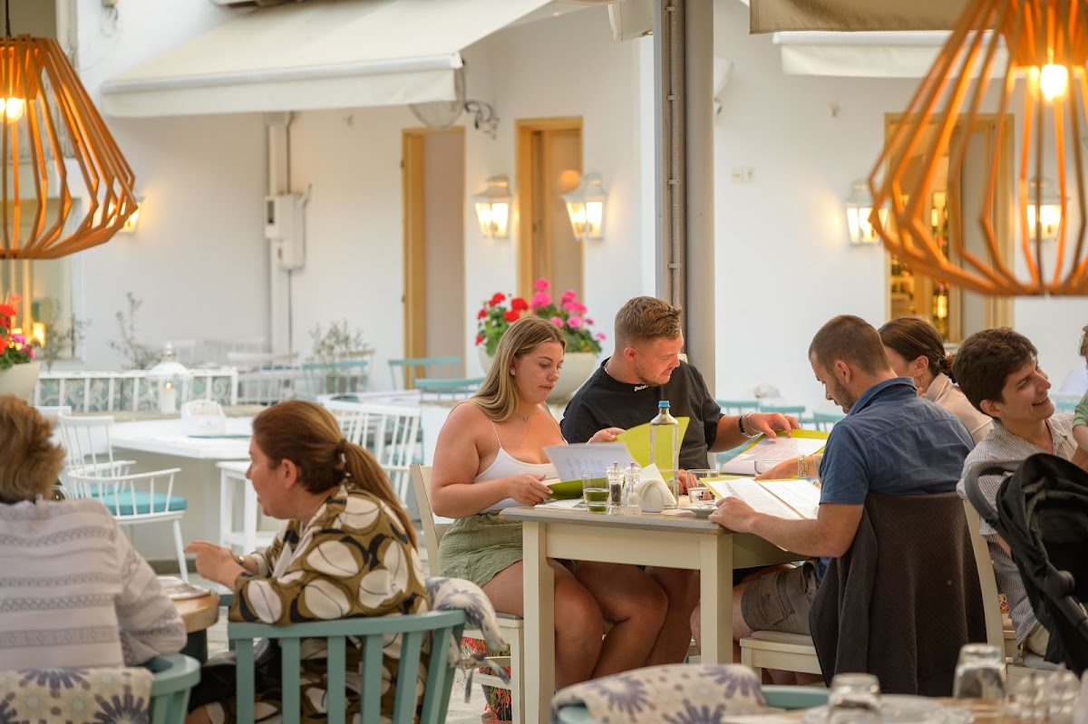 Restaurant Kokkinos, Main Street, Ouranoupoli — traditional, seafood