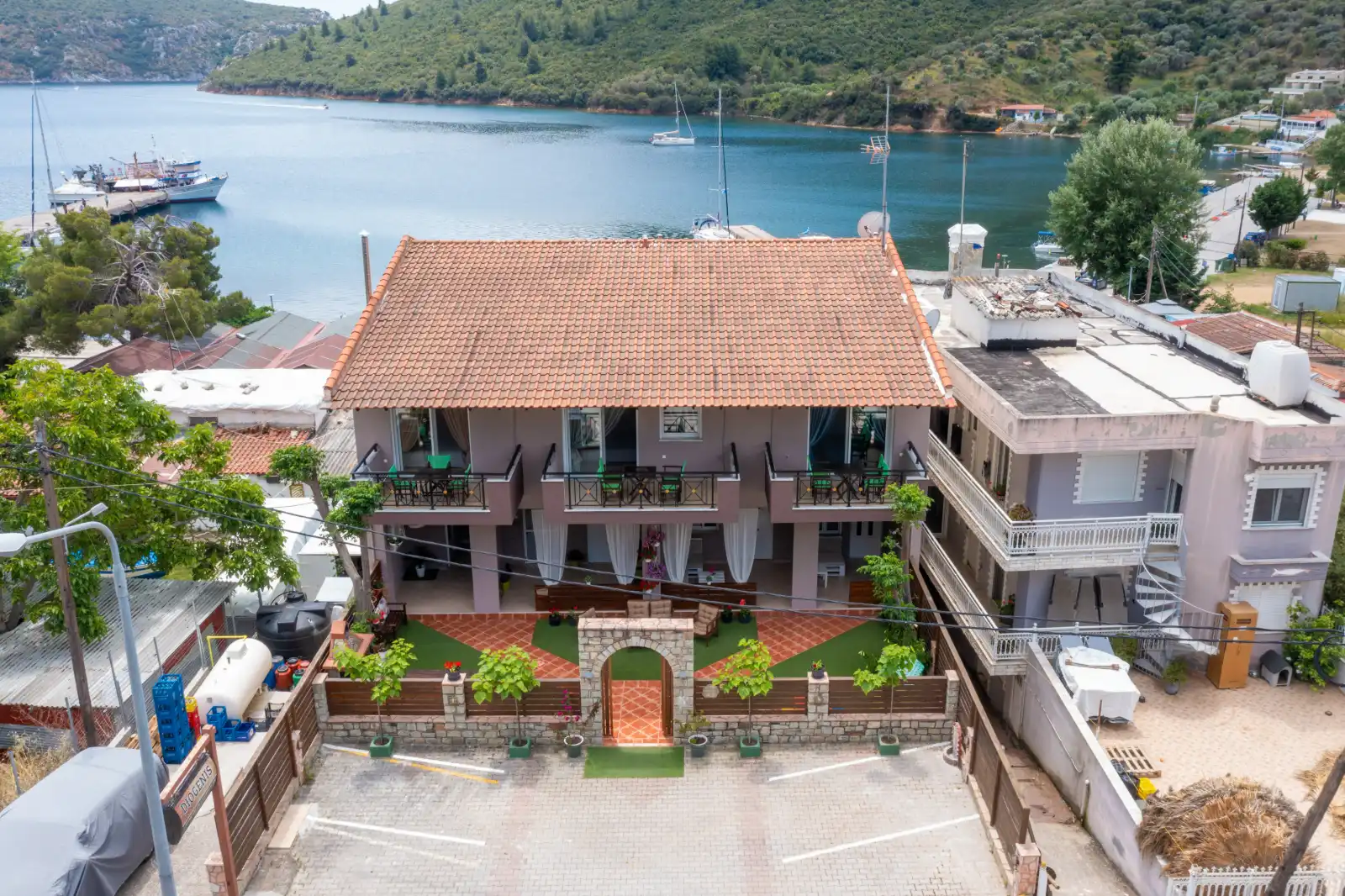 STUDIOS & APARTMENTS DIOGENIS PORTO KOUFO