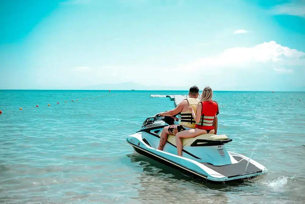 Jet Ski în Sithonia, Σάρτη / Βουρβουρού, Σιθωνία — Sporturi nautice