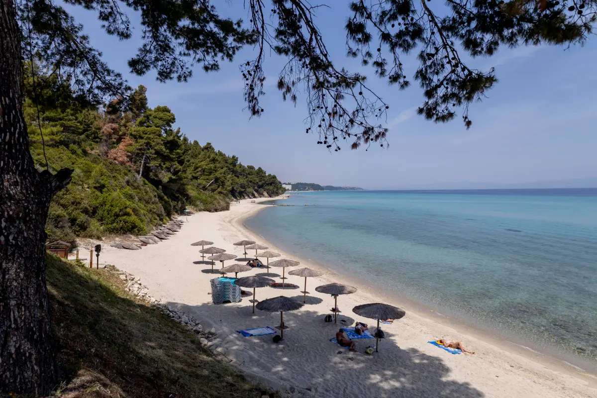 Плаж Криопиги, Κρυοπηγή, Χαλκιδική — Пясъчен, Плитка вода, Организиран