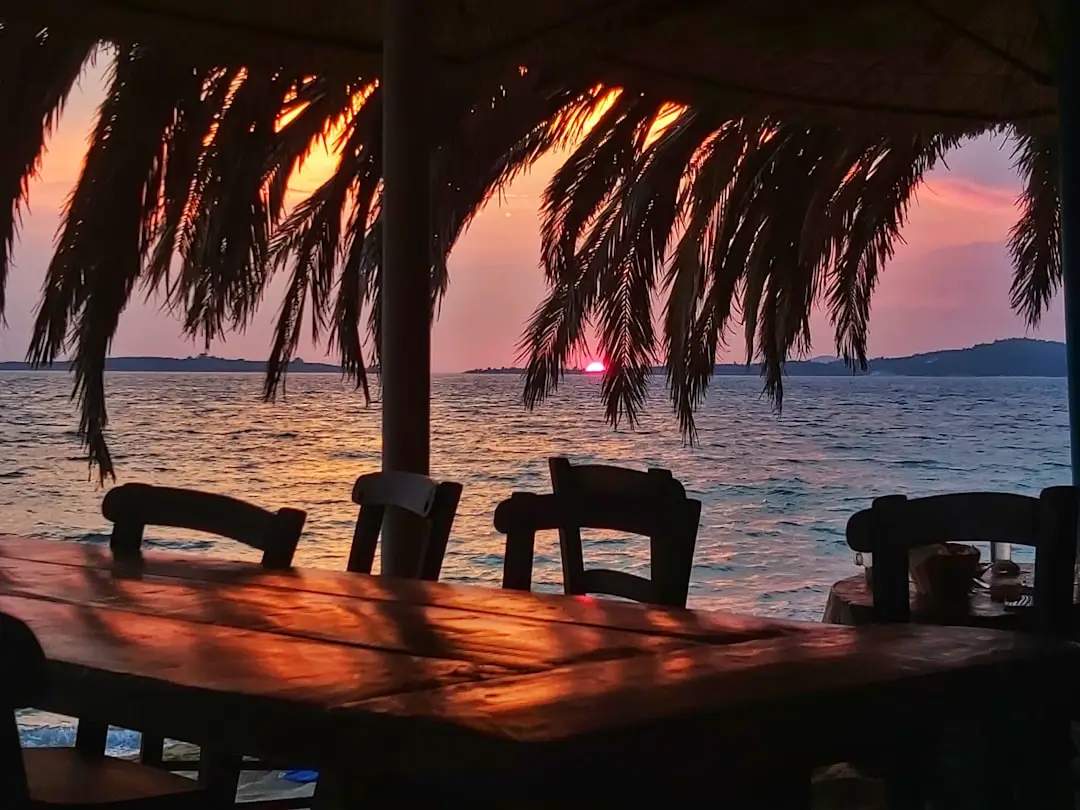 Παραλία Ηλιοβασίλεμα στην Κασσάνδρα (αμμώδης) - ChalkidikiHub
