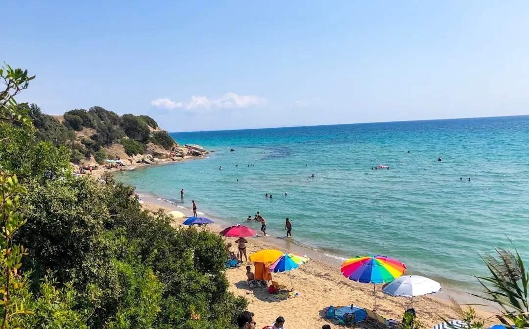 Παραλία Γυμνιστών Μυκονιάτικα στην Κασσάνδρα (αμμώδης) - ChalkidikiHub