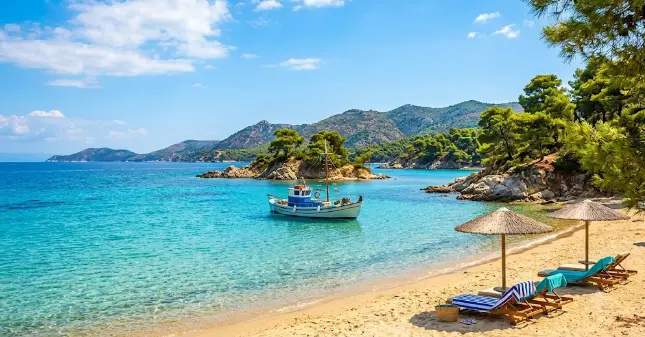 Πότε είναι η καλύτερη εποχή για Χαλκιδική; Πλήρης οδηγός μήνα-μήνα