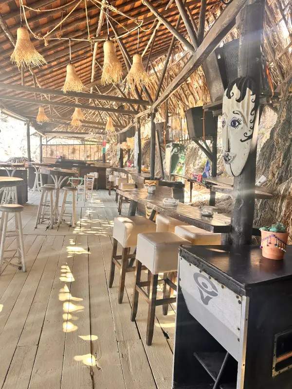 Гоа Бийч Бар, goa beach sikia, Sarti — bar
