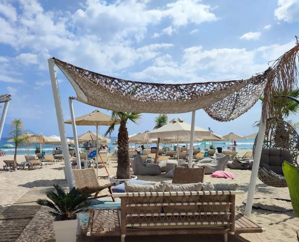 Cocoon Beachbar, Beachroad Sarti, Sarti — bar
