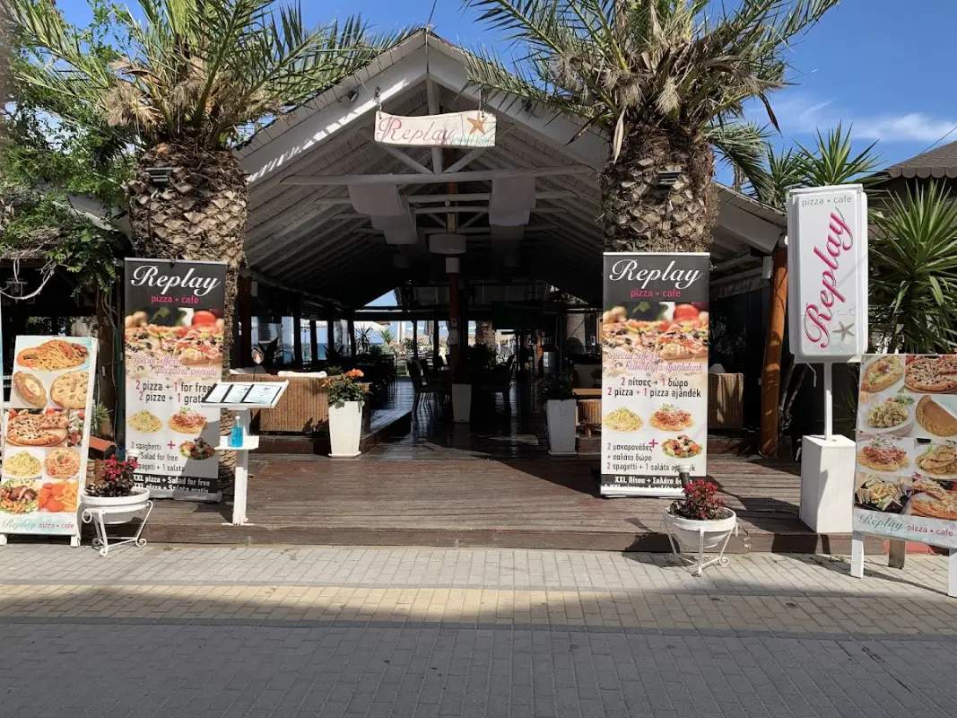 Replay Pizza Cafe, Sarti — cafe