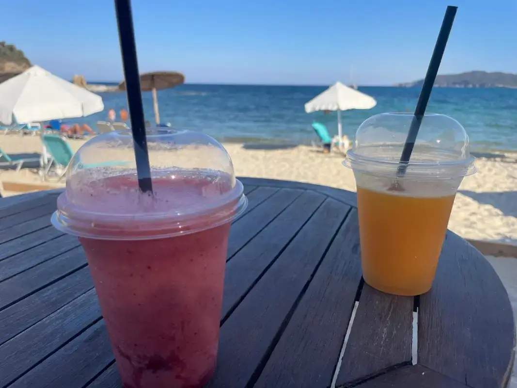 Плажен бар Малката круша, Κόλπος Σάρτης-Αχλάδα, Sarti — cafe