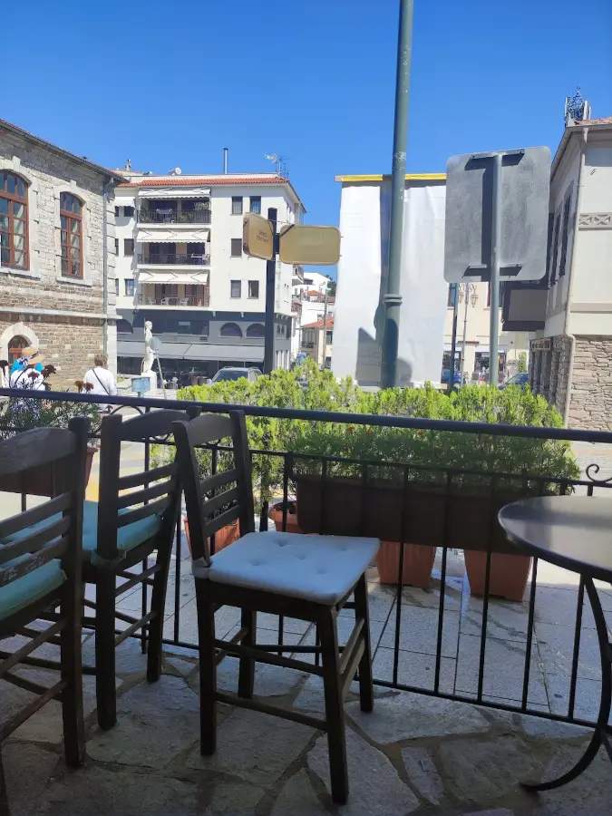 Kentrikon Coffee Bar in Poligiros, Greece