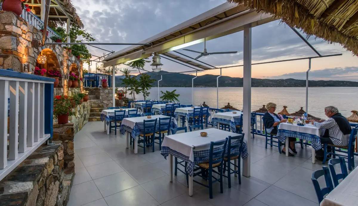5 Steps in the Sand beach bar and restaurant in Halkidiki