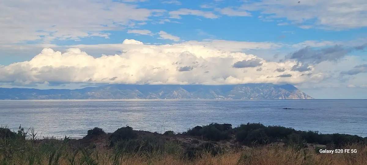 Изглед към планината Атон, Epar.Od. Nikitis-Sartis, Paralia Sikias — Природа