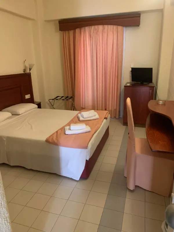 LOUTRA BEACH HOTEL