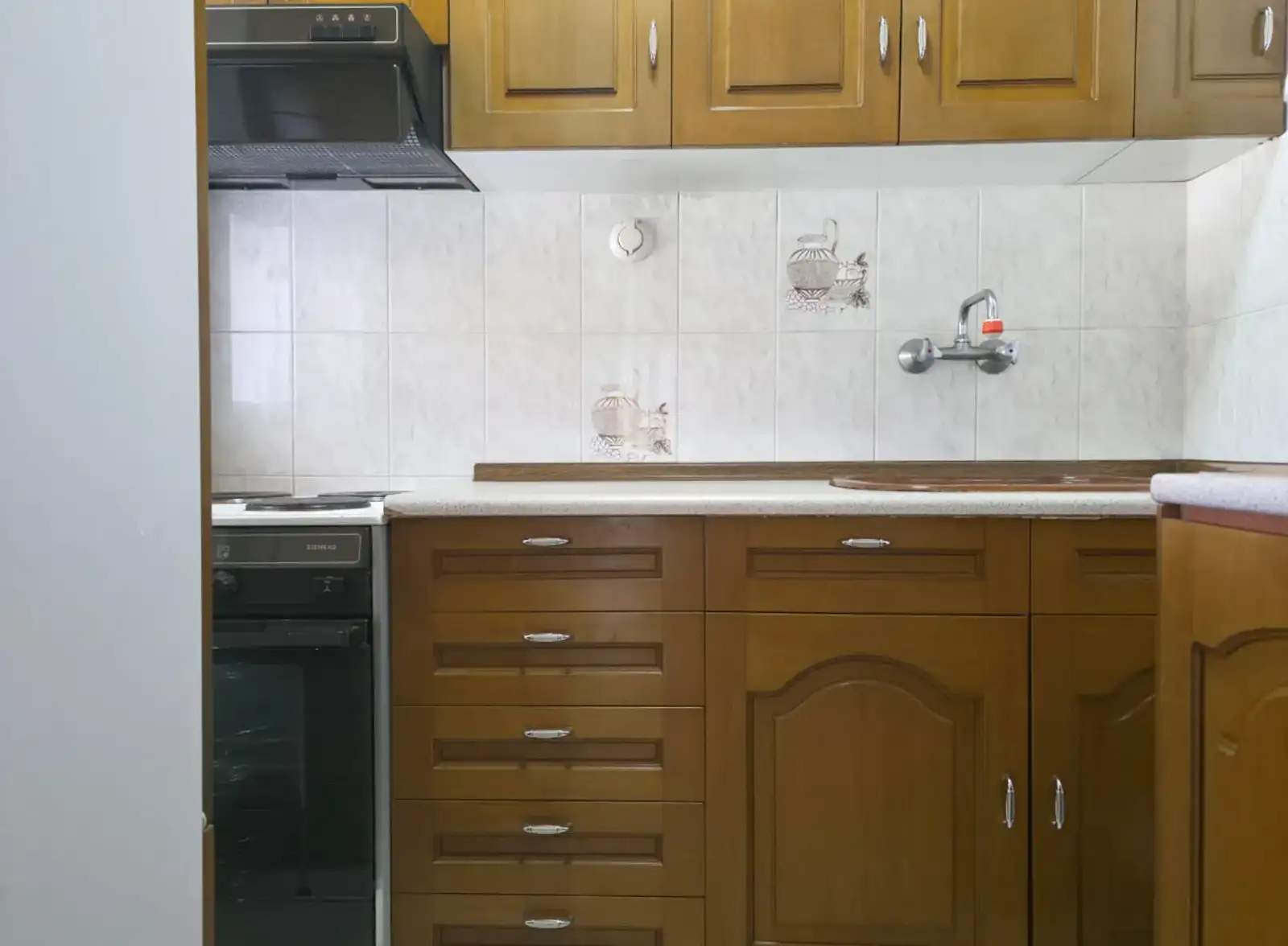 Лес Аэлия с видом на море