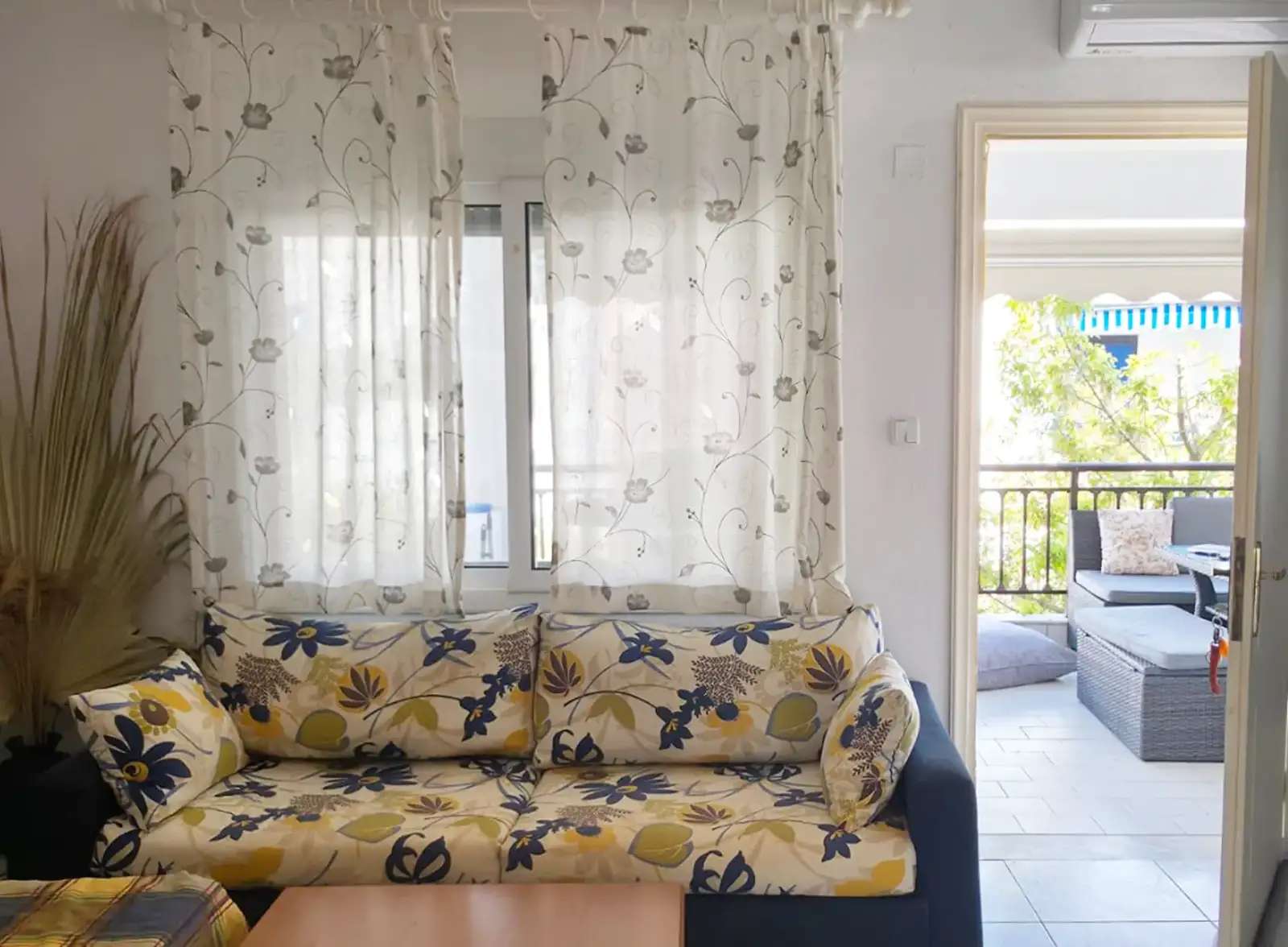 La Casa Blue, toroni
