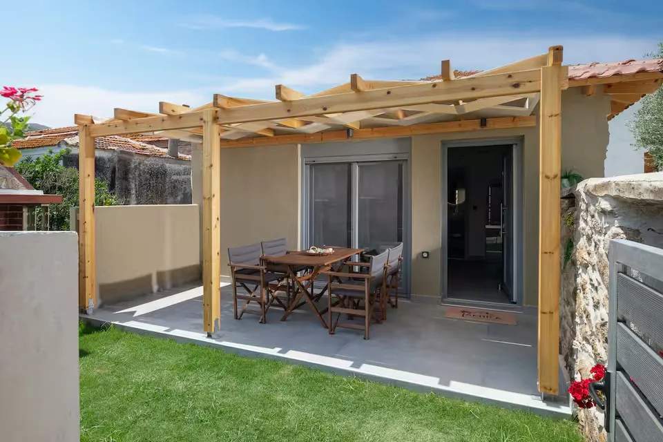 Amira House Ситония