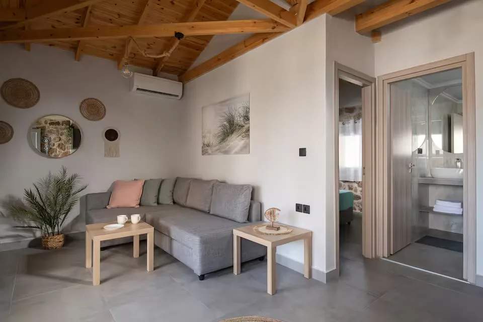 Amira House Ситония