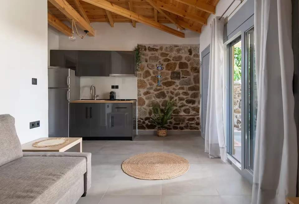 Amira House Ситония