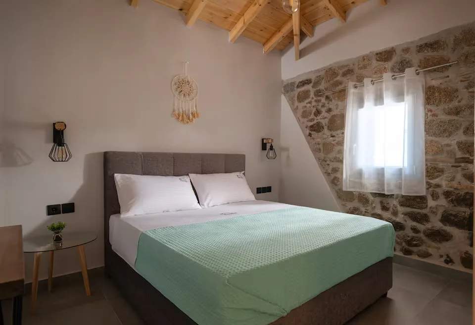 Amira House Ситония
